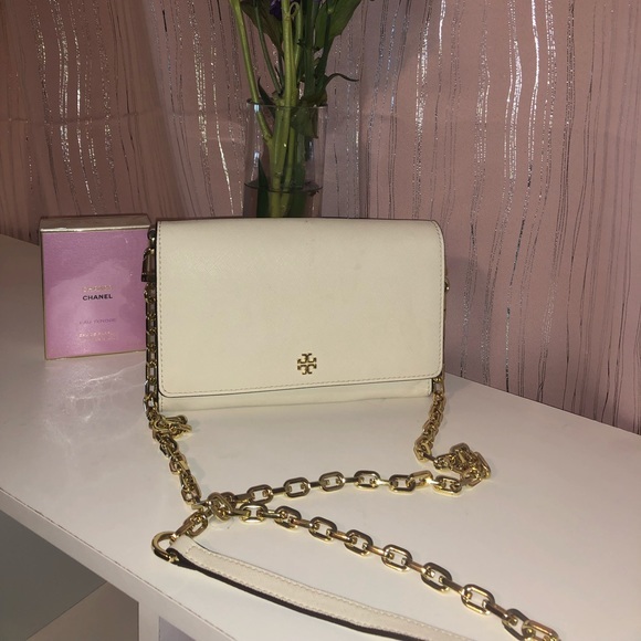 Tory Burch Handbags - Tory Burch Robinson Chain Wallet